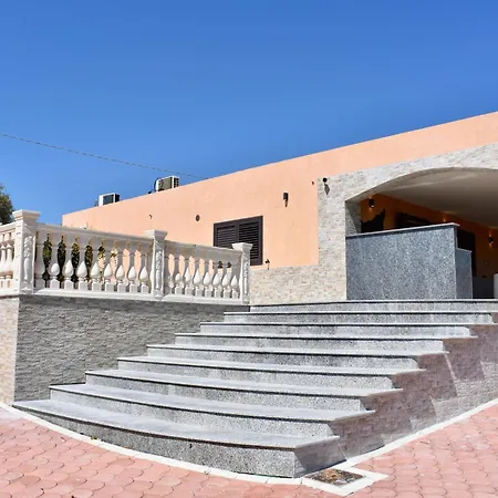Villa Caruso *
