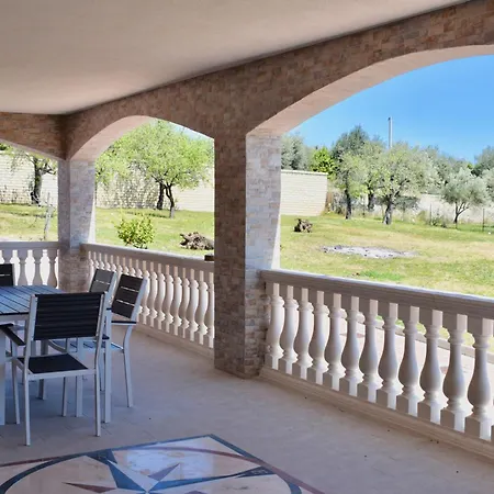 Caruso Villa Avola