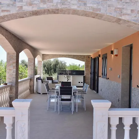 Caruso Villa Avola