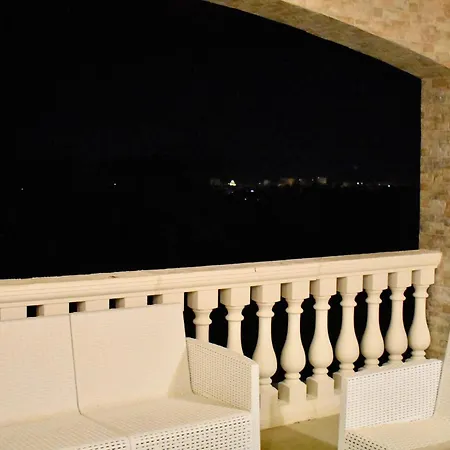 Caruso Villa Avola
